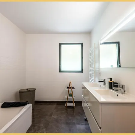 Holiday home Chic Vanilla Home, Maison Moderne Entre Annecy Et Geneve *
