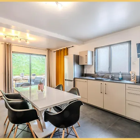 Holiday home Chic Vanilla Home, Maison Moderne Entre Annecy Et Geneve *